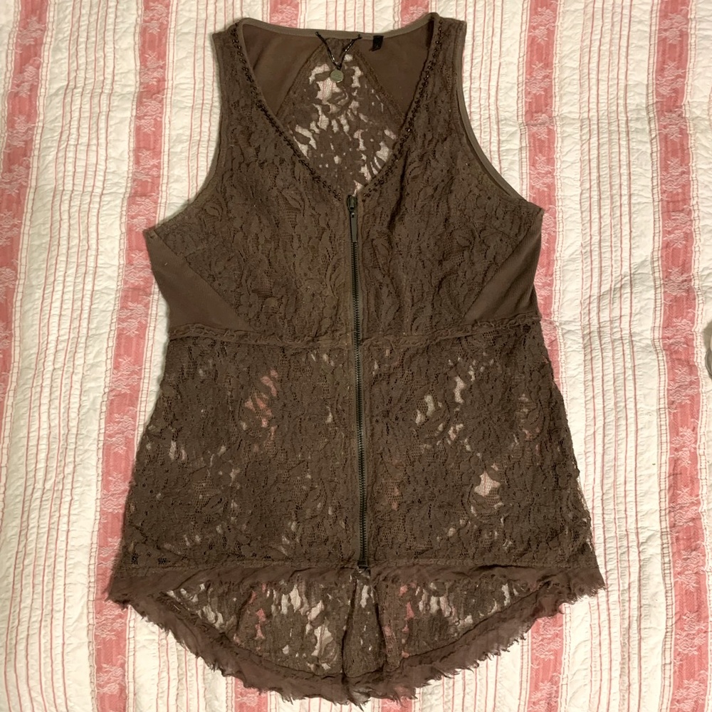 BKE (Buckle) Boutique zip front lace vest.  Size L